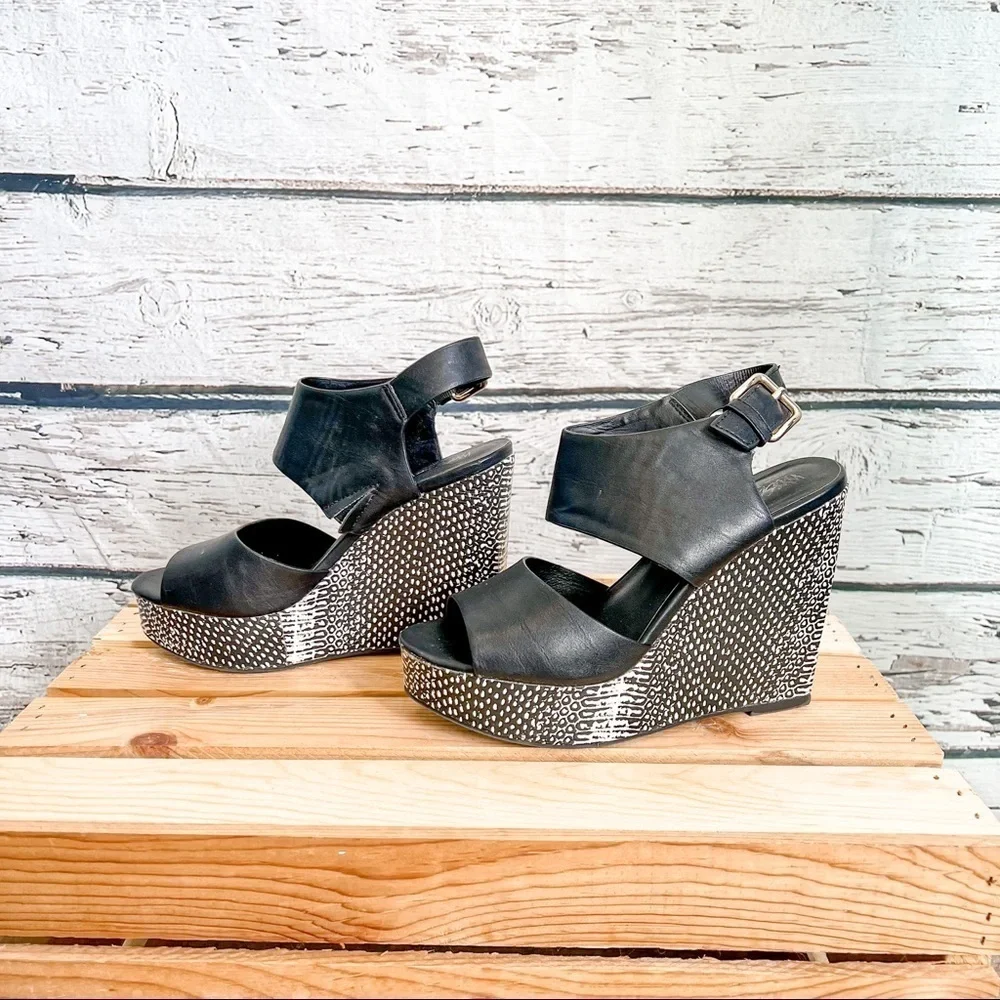 Mossimo black faux snakeskin wedges